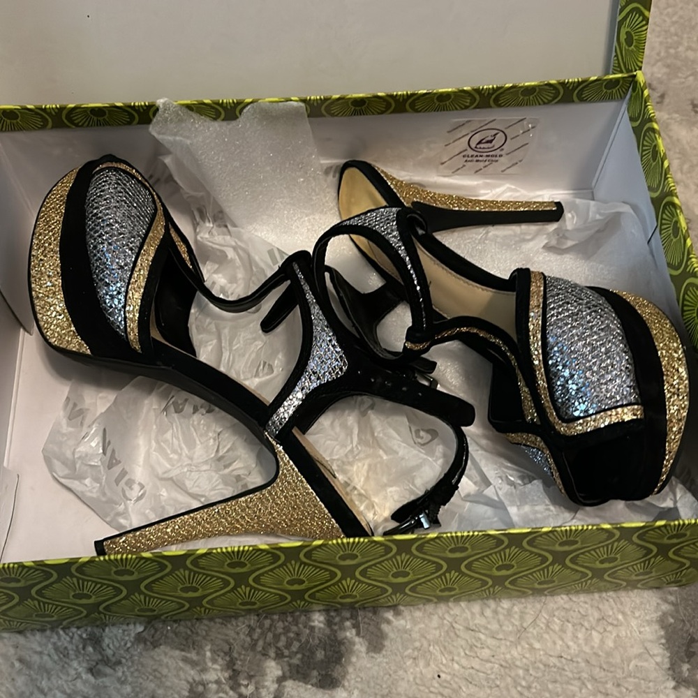 Gianni Bini amazing party heels.
